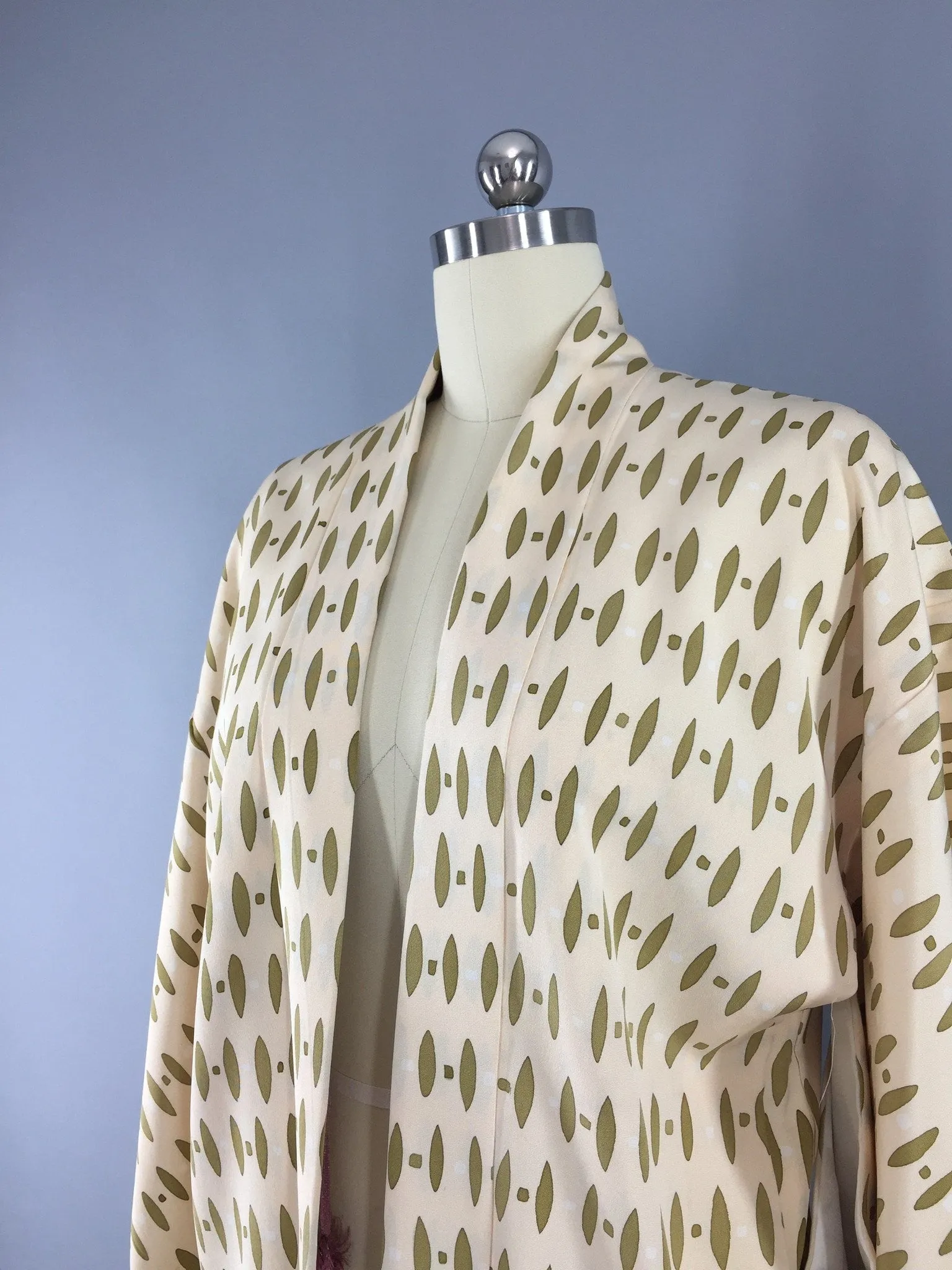 1960s Vintage Silk Haori Kimono Cardigan Jacket with Ivory and Olive Green Mod Print