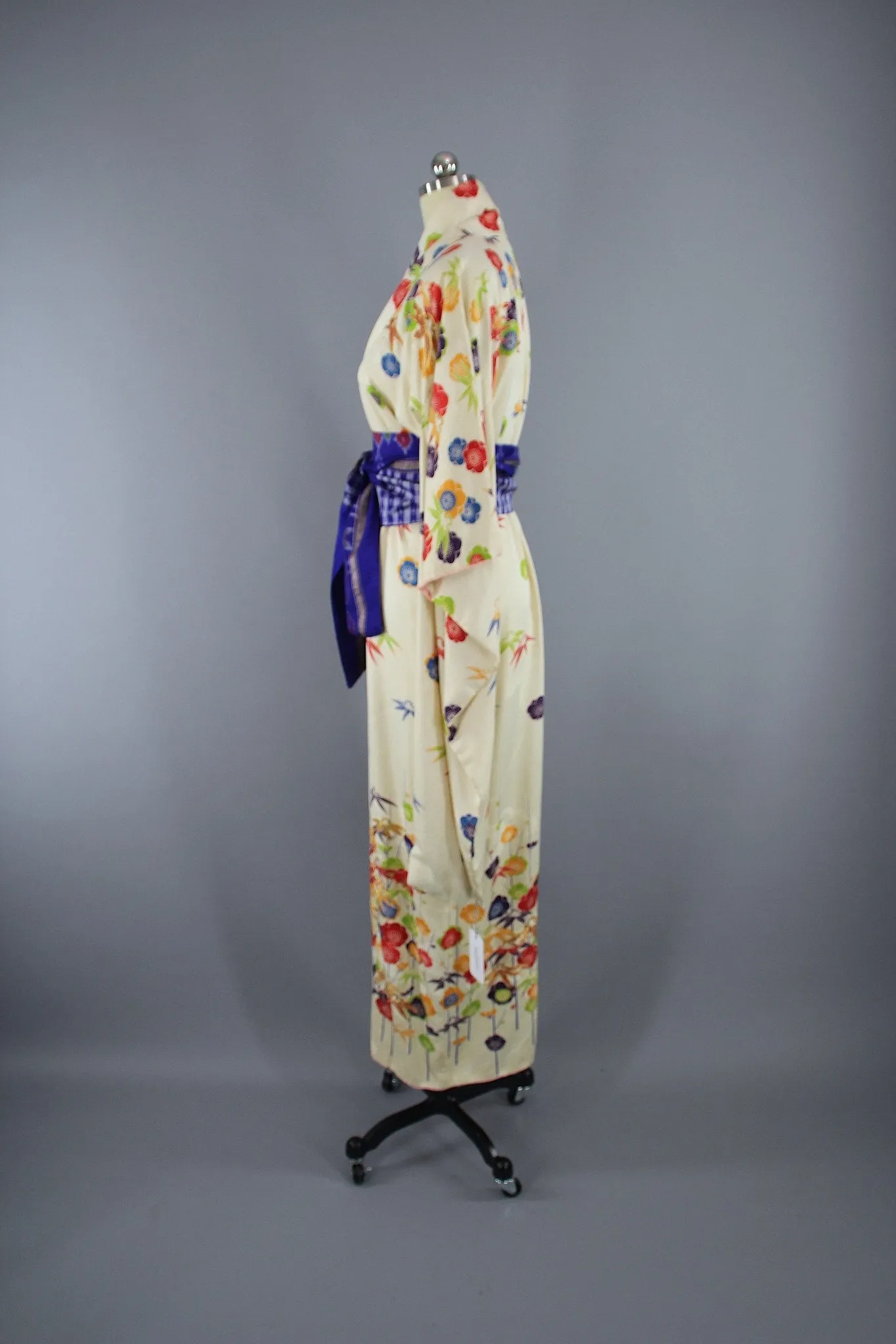 1960s Vintage Silk Kimono Robe Furisode / Ivory Floral Gold Embroidery