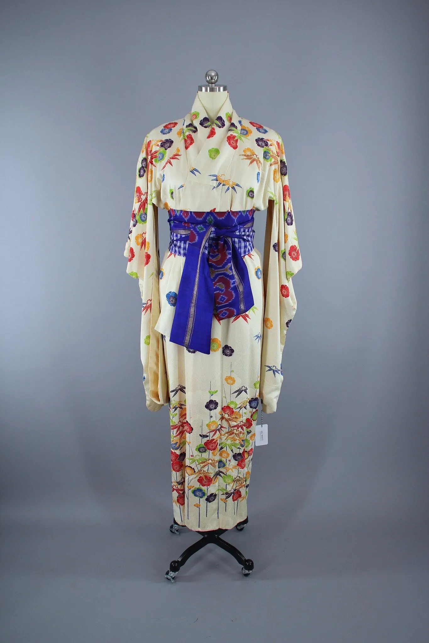 1960s Vintage Silk Kimono Robe Furisode / Ivory Floral Gold Embroidery