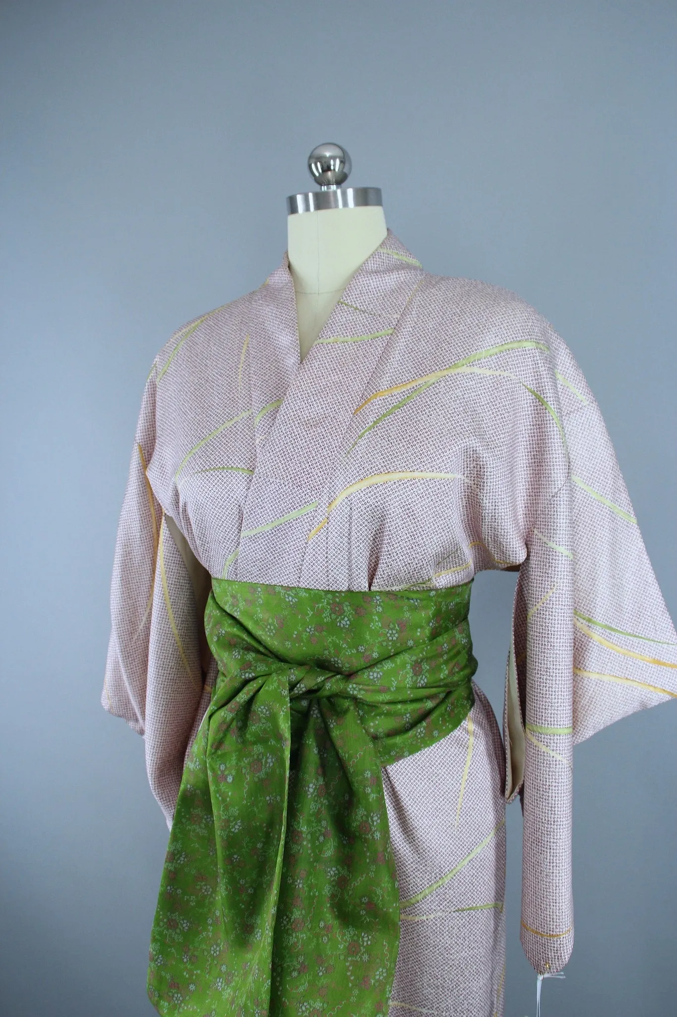 1960s Vintage Silk Kimono Robe in Purple Shibori Print